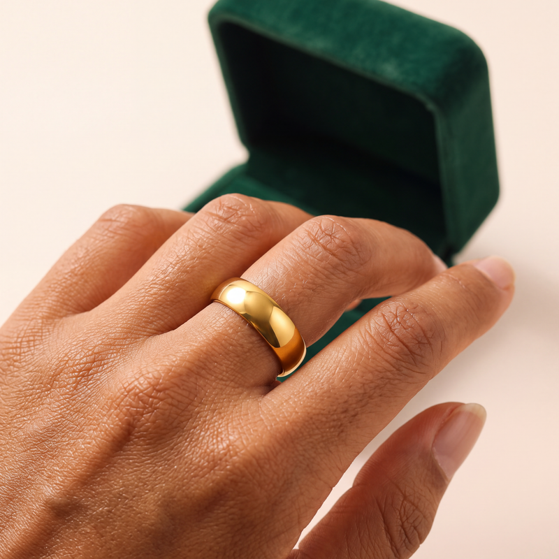 Noor Essential Ring worn, with the emerald gift box