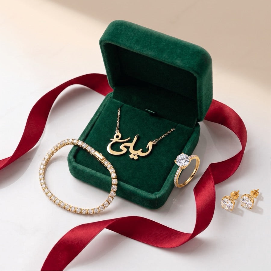 Custom Arabic name necklace in its emerald gift box